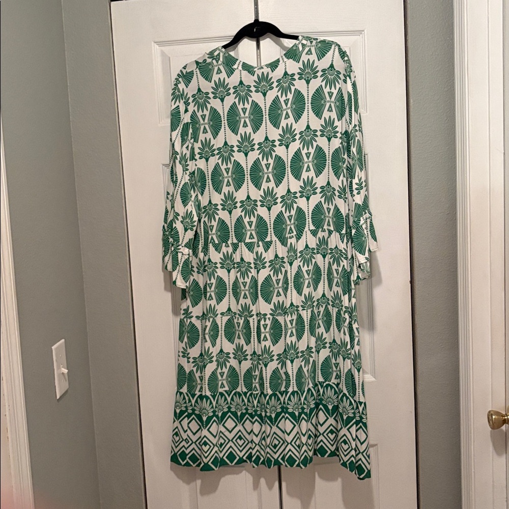Mlle Gabrielle Green and Cream Floral Dress - Picture 3 of 5